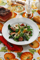 Insalata di ricotta valeriana speck uova e aceto balsamico