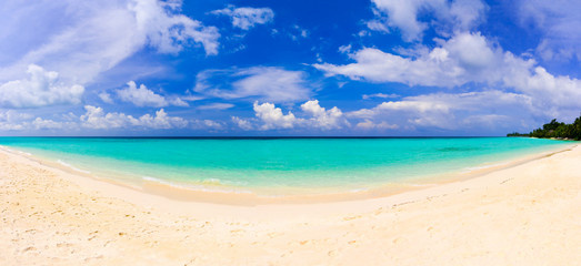 Fototapeta na wymiar Panorama of tropical beach