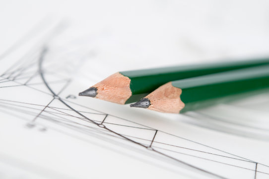 Bleistift und Lineal auf Zeichnung einer Kurve