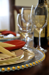 Table préparée pour recevoir des invités