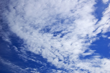 Obraz premium White clouds on blue sky