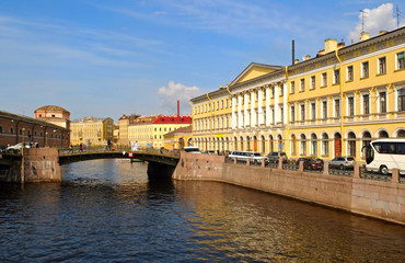Fototapeta na wymiar the general view of streets in St. Petersburg