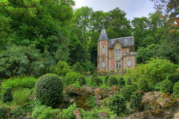 chateau dans le parc