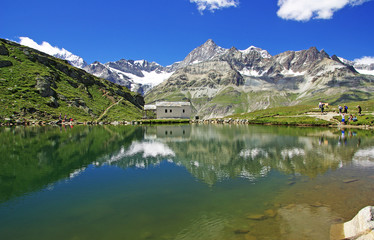 Fototapeta na wymiar Zermatt - Wandern zwischen Naturschönheiten