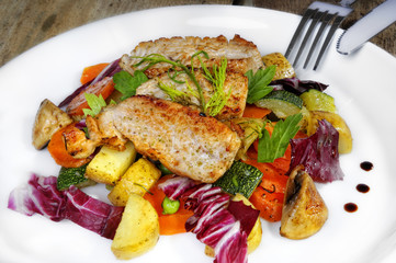 Putenfilet auf Gemüse