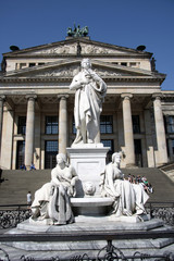 Obraz premium Fontaine et statue, Gendarmenmarkt, Berlin