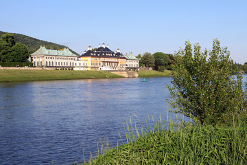 Fototapeta na wymiar Schloss Pillnitz bei Dresden