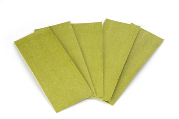 Lasagnenudeln isoliert auf Weiß