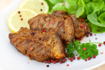 Bauchspeck vom Spanferkel-mariniert,gegrillt