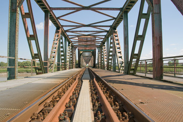 Stählerne alte Eisenbahnbrücke