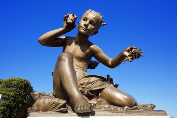 paris,pont Alexandre 3 : stature en bronze