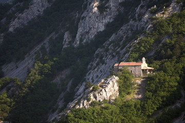 Fototapeta na wymiar góra kościół