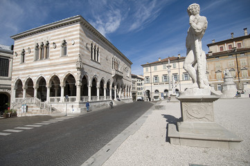 Fototapeta na wymiar Udine, Piazza Libertà