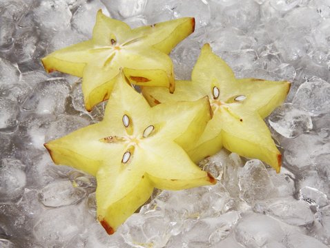 Sternfrucht Karambole auf Eis