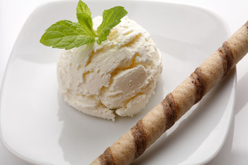 Vanilla Ice cream with mint