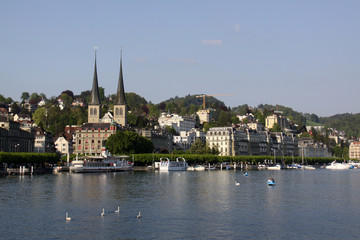 Obraz premium Luzern mit Seebecken und Hofkirche