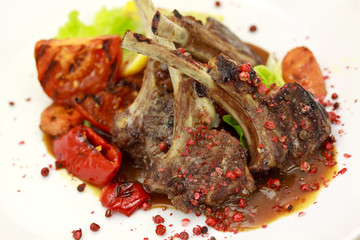 Lamm Medaillons - Filet- mit Gemüse,gebackenen Tomaten