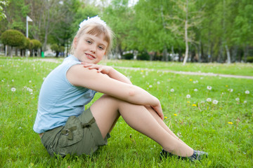 Fototapeta na wymiar girl on the green grass