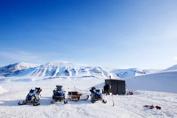 Fotobehang Winter Base Camp © Tyler Olson