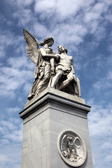 Fototapeta na wymiar Statue auf der Zeughaus-Schlossbrücke in Berlin