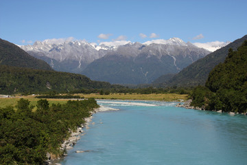 Fototapeta na wymiar Nowa Zelandia gór i Whataroa rzeki, Wyspa Południowa