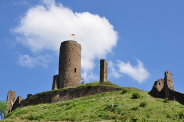 Fototapeta na wymiar Burg (Löwenburg) in Deutschland (Monreal)