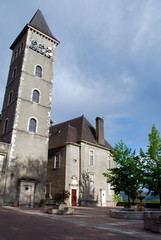 clocher face au château de Pau