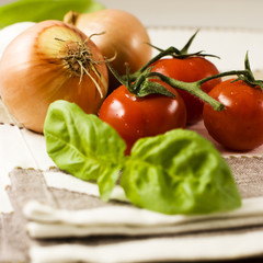 Cherry tomatoes with onion and basil
