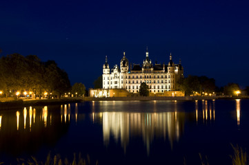 Fototapeta na wymiar Schwerin at night