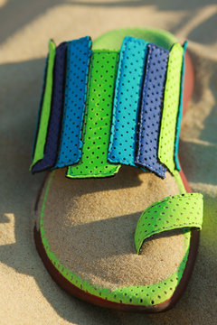 chaussure de plage dans le sable 4