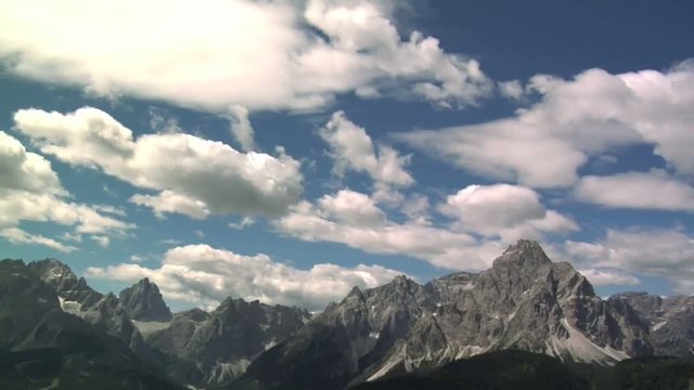 dolomiti e nuvole