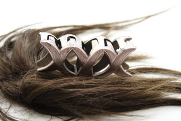 Haare mit Klammer