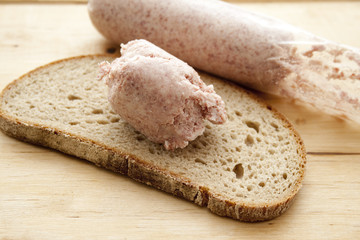 Brot mit Wurst