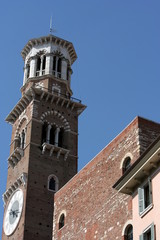 Fototapeta na wymiar Torre dei Lamberti - Werona