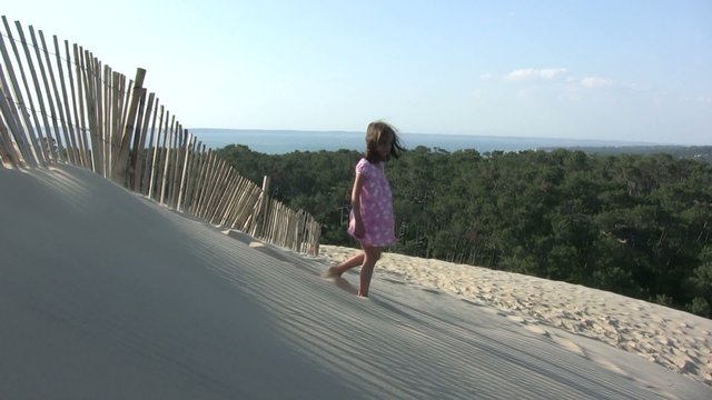 enfant descendant la dune du Pilat