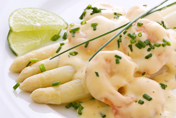 Spargel mit Garnelen