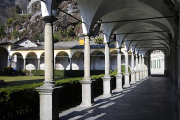 Chiavenna: chiostro della Collegiata di San Lorenzo
