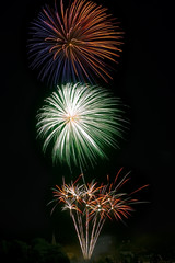 Fototapeta premium Feuerwerk über einer Stadt