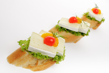 Canape mit Brie