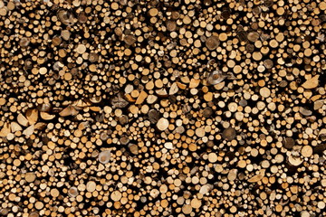 Gestappeltes Brennholz