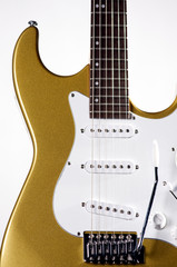 Fototapeta na wymiar Złota gitara elektryczna samodzielnie na białym tle