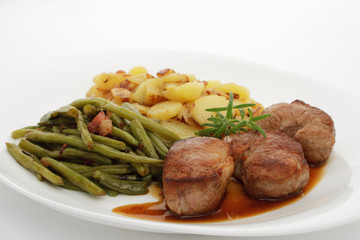 Schweinefilet mit Bohnen und Bratkartoffeln
