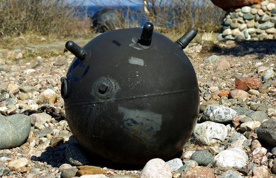 Seaside naval bomb