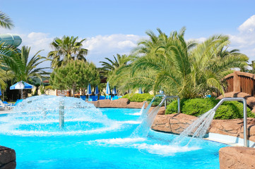 Fototapeta na wymiar Aqua Park otwarte linie lotnicze wodne, Antalya, Turcja