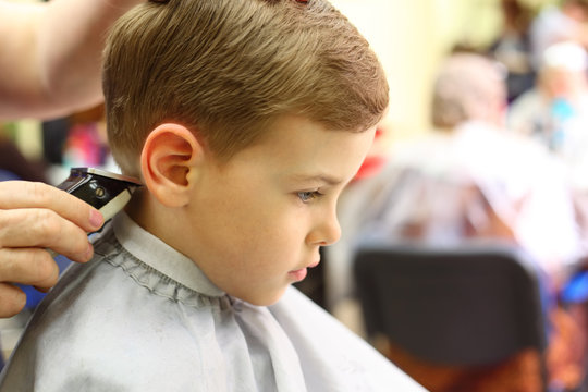 Kids Hair Cut Images – Browse 112,473 Stock Photos, Vectors, and Video |  Adobe Stock