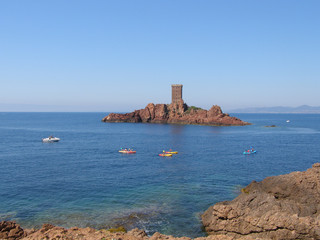 L'île d'or dans la corniche de l'Esterel © marité74