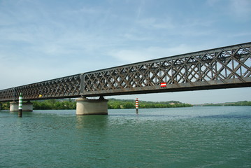 pont de gustave eiffel vers avignon