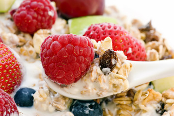 Müsli auf dem Löffel