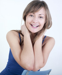 jeune femme sourire regard