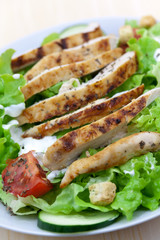 Cäsar Salat mit Hühnerbrust